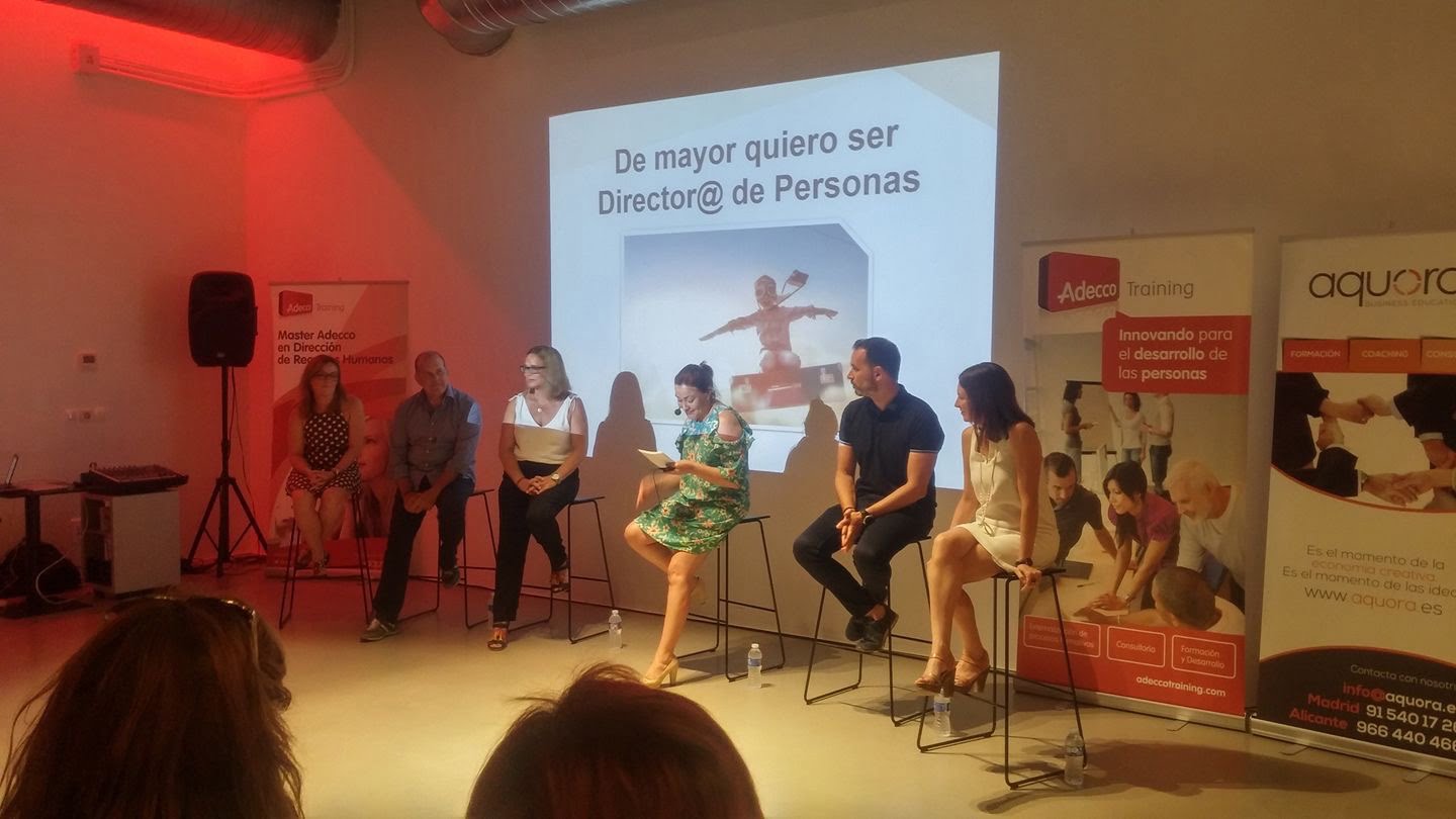 34896366024_03e0cedddd_o Personas en una charla empresarial