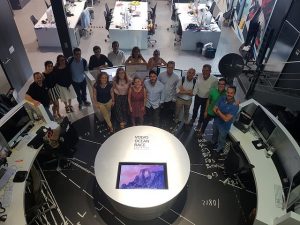 Grupo de gente en las oficinas de Volvo